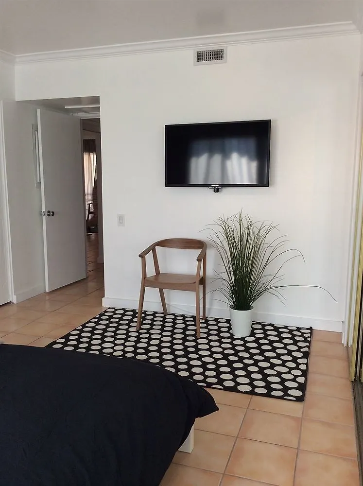 Spacious Downtown Condo 팜 스프링스 2*,  미국