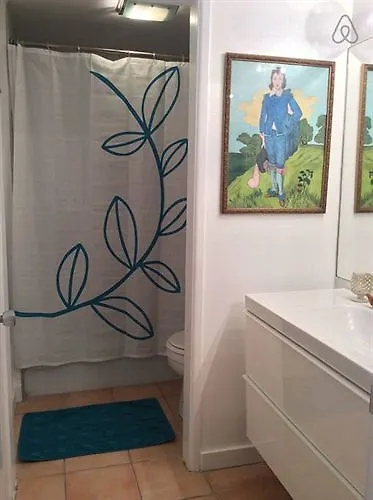 Spacious Downtown Condo 팜 스프링스 호텔
